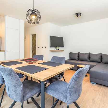 Vogue Apartments Omiš Esterno foto