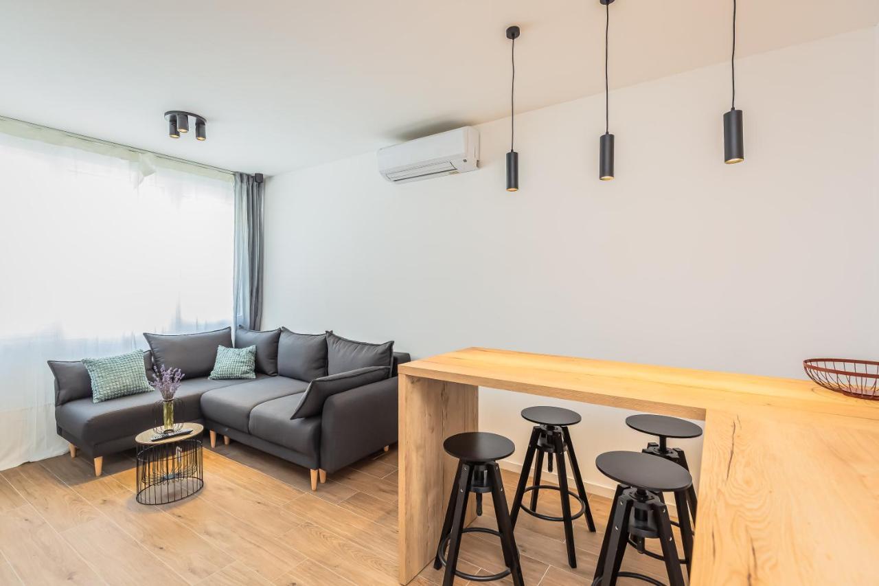 Vogue Apartments Omiš Esterno foto