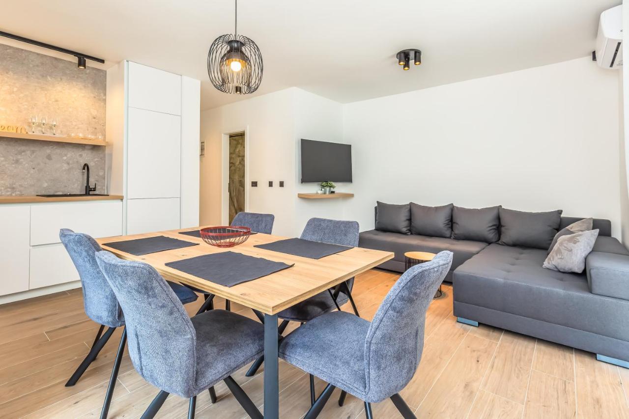 Vogue Apartments Omiš Esterno foto